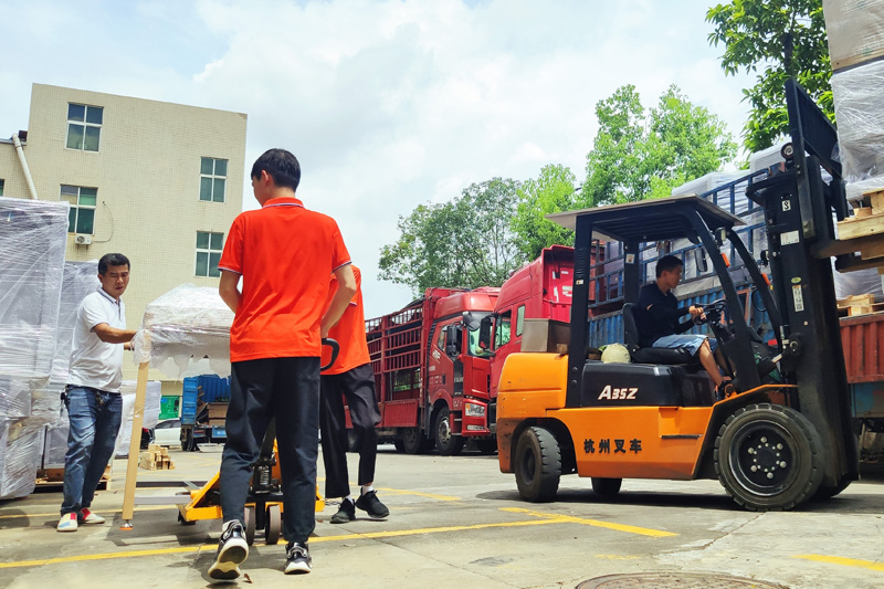 工廠實拍：日精智能汽車線束自動化處理設(shè)備，發(fā)貨現(xiàn)場！